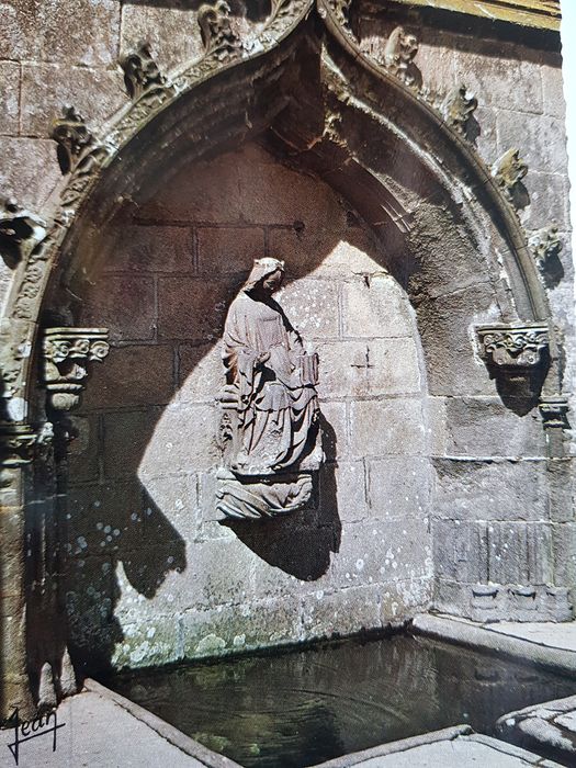 statue : Vierge à l'Enfant dite Vierge à la fontaine, vue générale