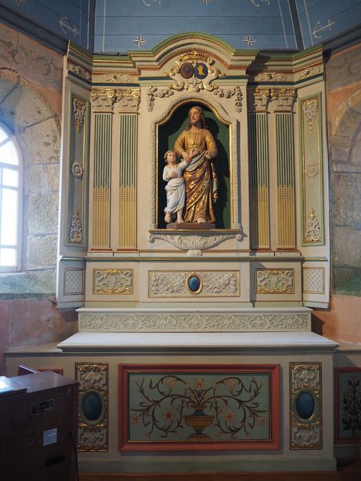 autel et retable de Saint Joseph avec le groupe de Saint Joseph et Jésus, vue générale - © Ministère de la Culture (France), Conservation des antiquités et des objets d’art du Finistère, tous droits réservés