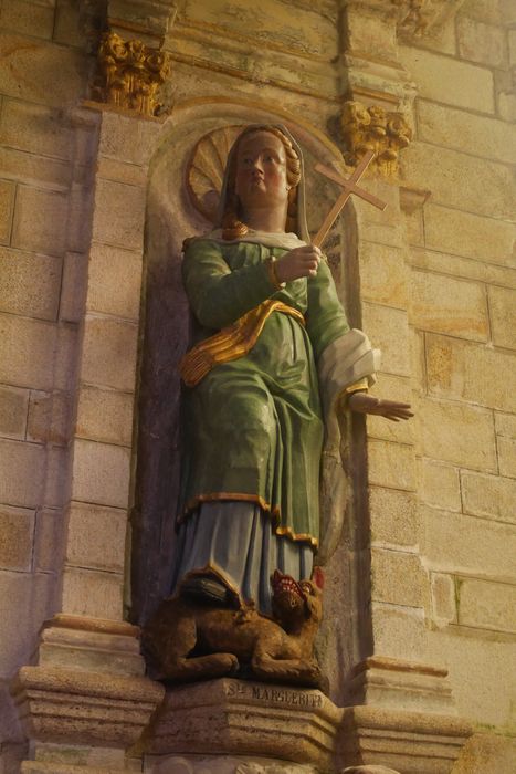 statue : Sainte Marguerite, vue générale - © Ministère de la Culture (France), Conservation des antiquités et des objets d’art du Finistère, tous droits réservés