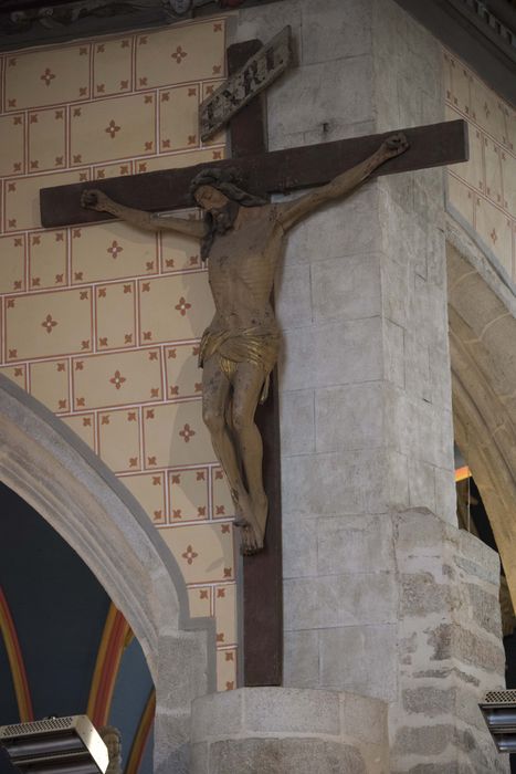 statue : Christ en croix, vue générale