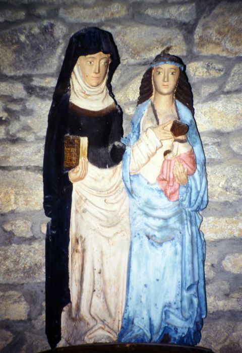 groupe sculpté : Sainte Anne trinitaire avec Vierge allaitante - © Ministère de la Culture (France), Conservation des antiquités et des objets d’art du Finistère, tous droits réservés