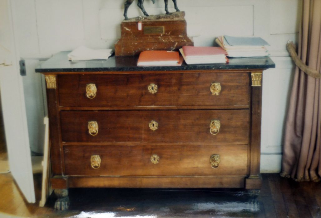 commode - © Ministère de la Culture (France), Conservation des antiquités et des objets d’art du Finistère, tous droits réservés