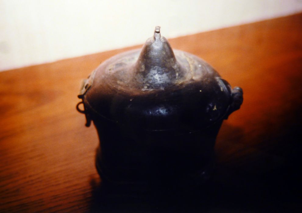 boîte aux saintes huiles - © Ministère de la Culture (France), Conservation des antiquités et des objets d’art du Finistère, tous droits réservés