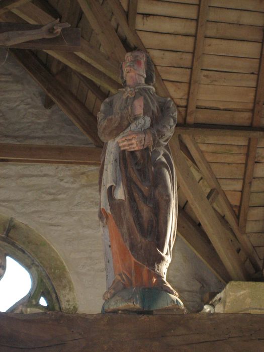 groupe sculpté : Christ entre la Vierge et saint Jean, vue partielle