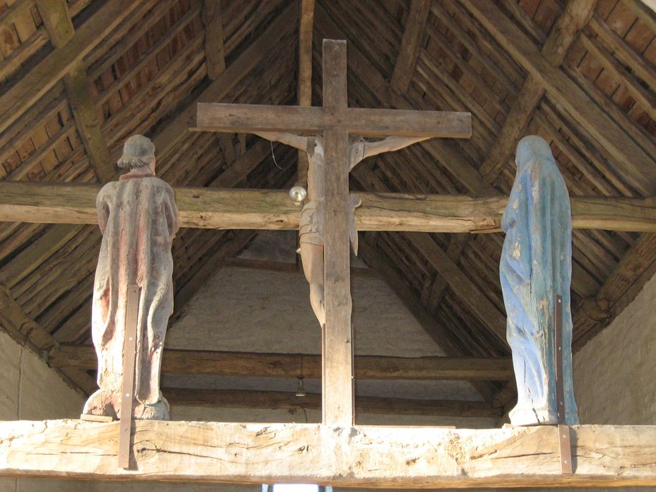 groupe sculpté : Christ entre la Vierge et saint Jean, vue générale du revers