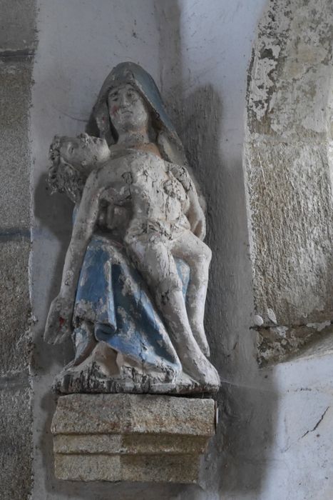 statue : Vierge de pitié, vue générale - © Ministère de la Culture (France), Conservation des antiquités et des objets d’art du Finistère, tous droits réservés