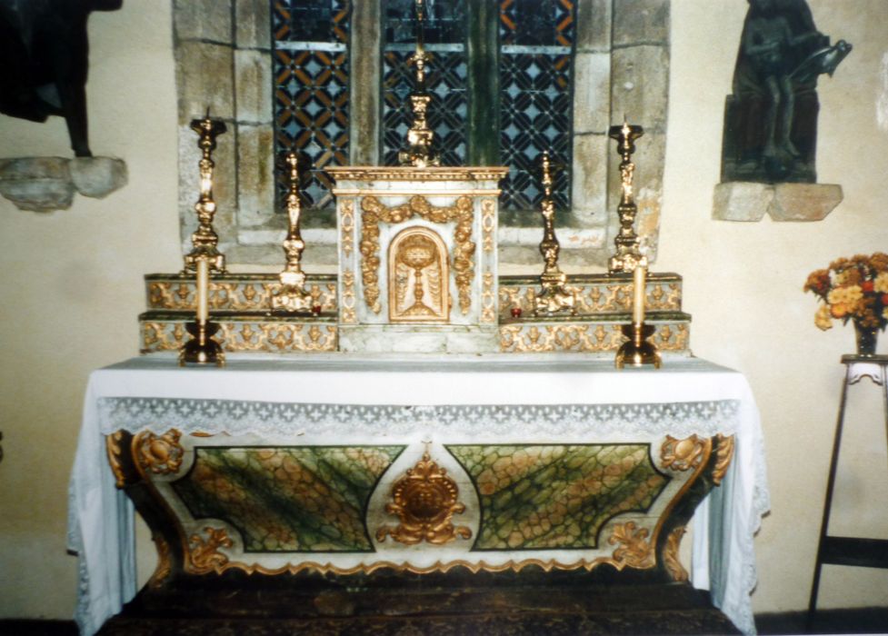 Maître-autel ; gradins ; tabernacle