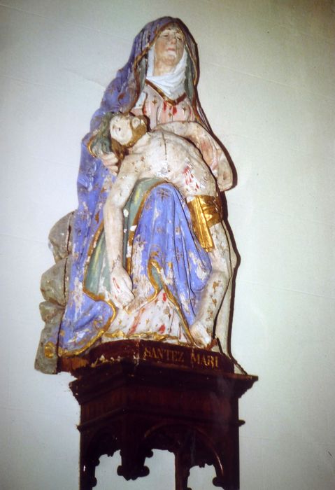 groupe sculpté : Vierge de pitié - © Ministère de la Culture (France), Conservation des antiquités et des objets d’art du Finistère, tous droits réservés