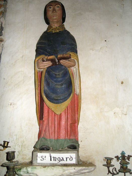 statue : Saint Ingar en chasuble gothique - © Ministère de la Culture (France), Conservation des antiquités et des objets d’art du Finistère, tous droits réservés