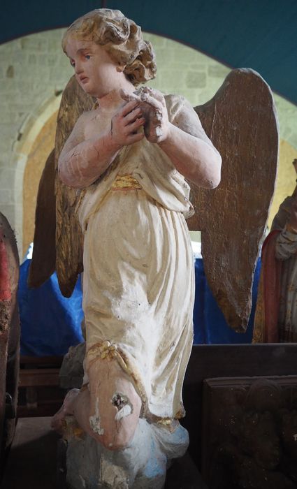 statue : Ange adorateur, vue de face - © Ministère de la Culture (France), Conservation des antiquités et des objets d’art du Finistère, tous droits réservés