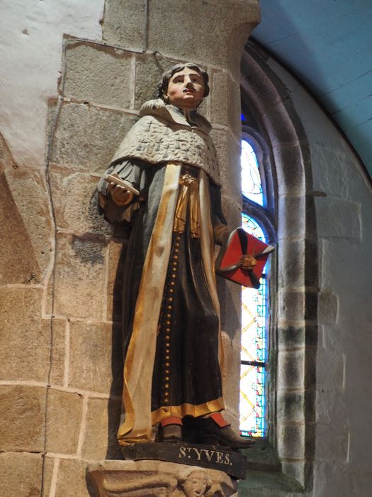 statue : Saint Yves