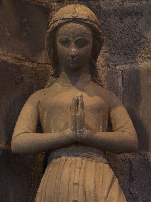 2 statues (grandeur nature) : Sainte Catherine, Sainte Marguerite, détail sainte Marguerite buste