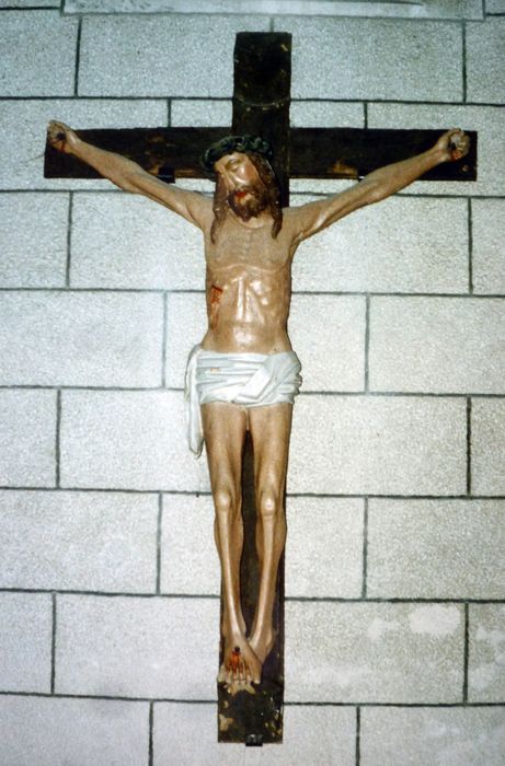 statue : Christ en croix