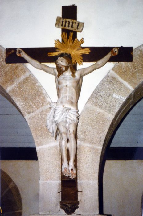 statue : Christ en croix - © Ministère de la Culture (France), Conservation des antiquités et des objets d’art du Finistère, tous droits réservés