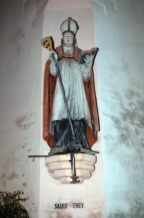 statue : Saint They
