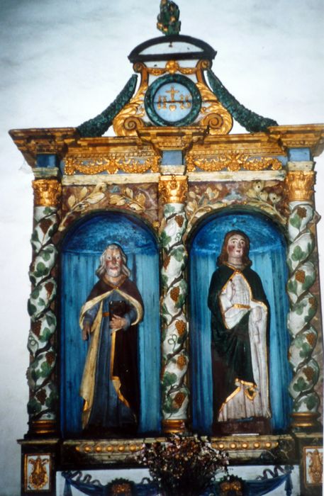 retable et deux statues : un saint et une sainte non identifiés, vue générale - © Ministère de la Culture (France), Conservation des antiquités et des objets d’art du Finistère, tous droits réservés