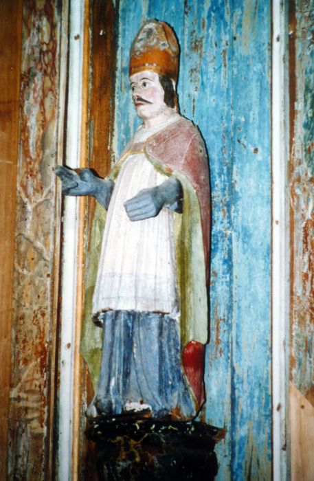 statue : Saint évêque bénissant n° 1 - © Ministère de la Culture (France), Conservation des antiquités et des objets d’art du Finistère, tous droits réservés