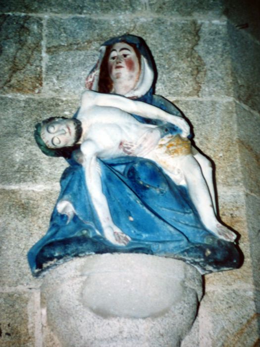 groupe sculpté : Vierge de Pitié - © Ministère de la Culture (France), Conservation des antiquités et des objets d’art du Finistère, tous droits réservés