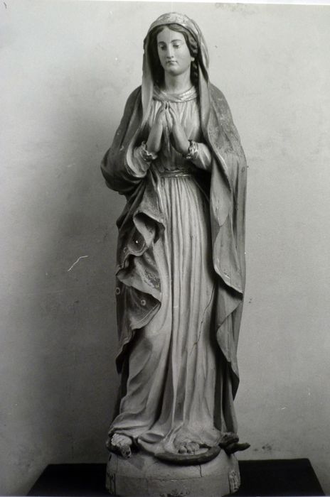 statue : Vierge terrassant le serpent
