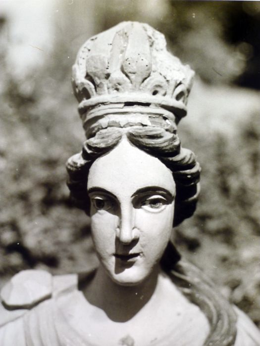 statue : Sainte Barbe, détail tête