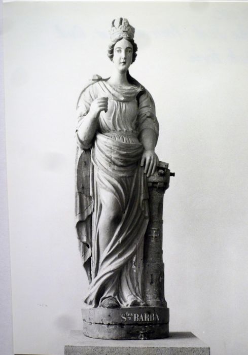 statue : Sainte Barbe