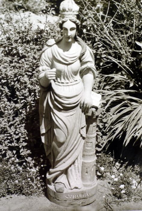 statue : Sainte Barbe