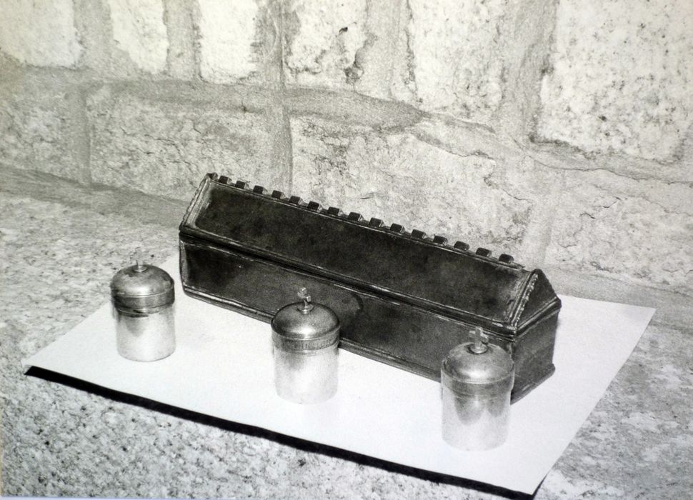 boîte aux saintes-huiles - © Ministère de la Culture (France), Conservation des antiquités et des objets d’art du Finistère – Tous droits réservés
