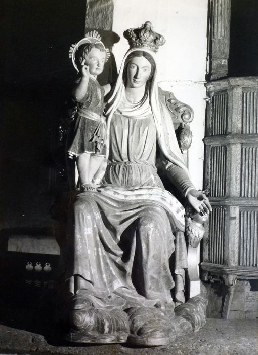 statue : Vierge à l'Enfant - © Ministère de la Culture (France), Conservation des antiquités et des objets d’art du Finistère, tous droits réservés