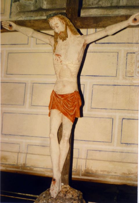 statue : Christ en croix