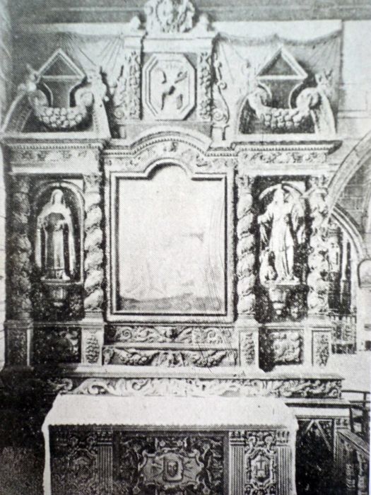 autel de Notre-Dame de Pitié avec deux statues : Sainte Thérèse d'Avila, Sainte Marguerite