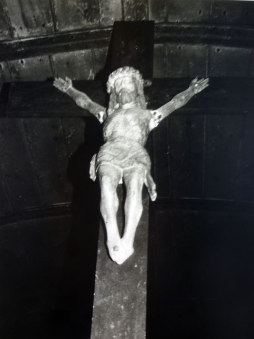 statue : Christ en croix - © Ministère de la Culture (France), Conservation des antiquités et des objets d’art du Finistère, tous droits réservés