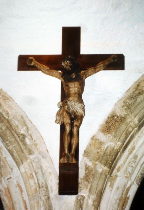 statue : Christ en croix - © Ministère de la Culture (France), Conservation des antiquités et des objets d’art du Finistère, tous droits réservés