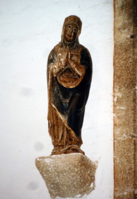 statue : Vierge au calvaire - © Ministère de la Culture (France), Conservation des antiquités et des objets d’art du Finistère, tous droits réservés