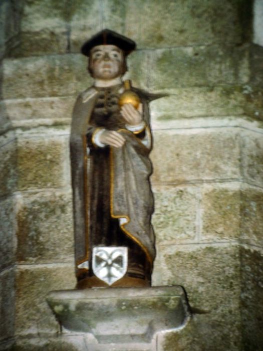 statue : Saint Côme ou Damien - © Ministère de la Culture (France), Conservation des antiquités et des objets d’art du Finistère, tous droits réservés