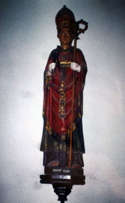 statue : Saint Eloi en chasuble