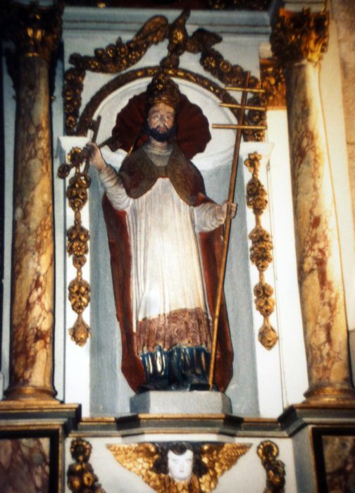 maître-autel ; retable ; 2 statues : détail saint Pierre