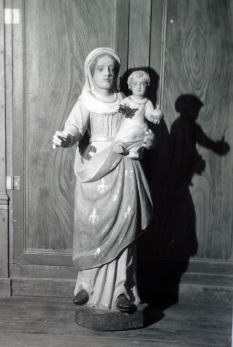 statue : Vierge à l'Enfant, détail