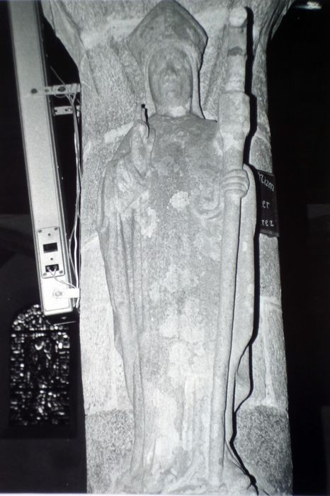 statue : Saint Amet (dit Saint Nizon) - © Ministère de la Culture (France), Conservation des antiquités et des objets d’art du Finistère, tous droits réservés