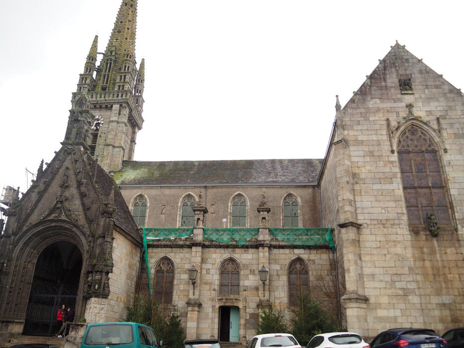 Eglise Saint-Thivisiau : Façade latérale sud, vue partielle