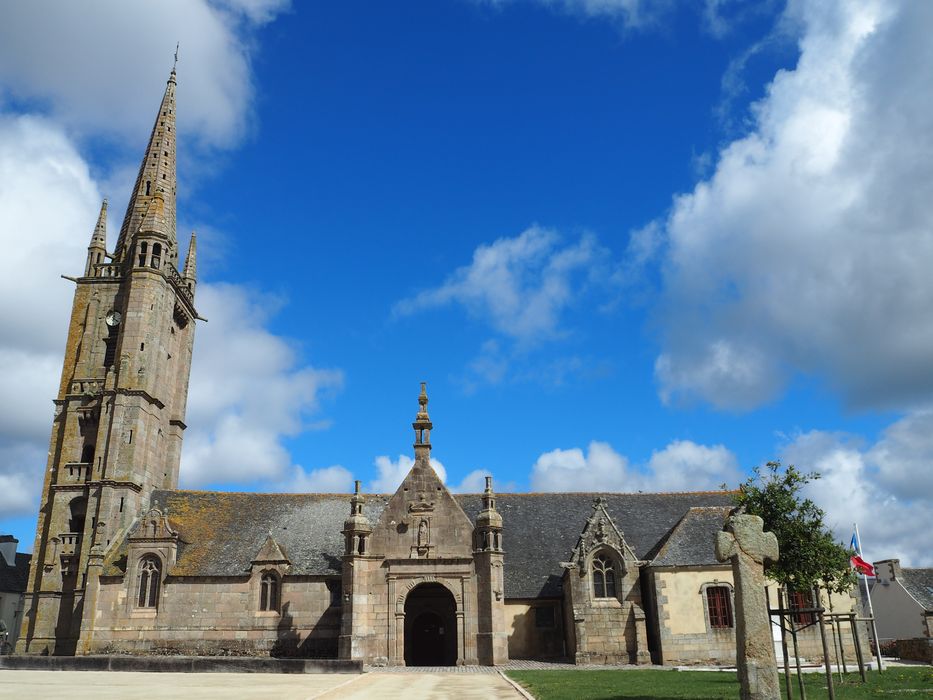 Eglise Saint-Pierre et croix dite du Bourg