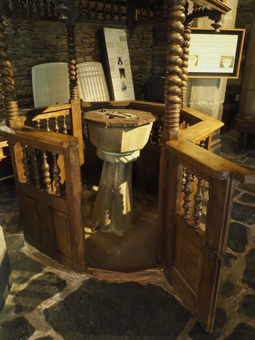 baldaquin des fonts baptismaux, vue partielle - © Ministère de la Culture (France), Conservation des antiquités et des objets d’art du Finistère – Tous droits réservés
