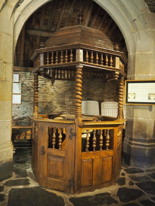baldaquin des fonts baptismaux - © Ministère de la Culture (France), Conservation des antiquités et des objets d’art du Finistère, tous droits réservés