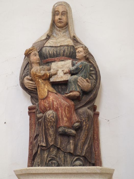 groupe sculpté : Sainte Anne la Vierge et l'enfant - © Ministère de la Culture (France), Conservation des antiquités et des objets d’art du Finistère – Tous droits réservés