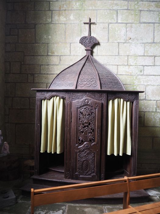 confessionnal à demi-dôme n° 2 - © Ministère de la Culture (France), Conservation des antiquités et des objets d’art du Finistère, tous droits réservés