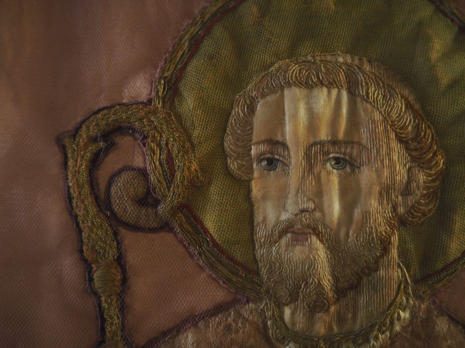 bannière : Saint Corentin et saint Guénolé, Le Christ, détail