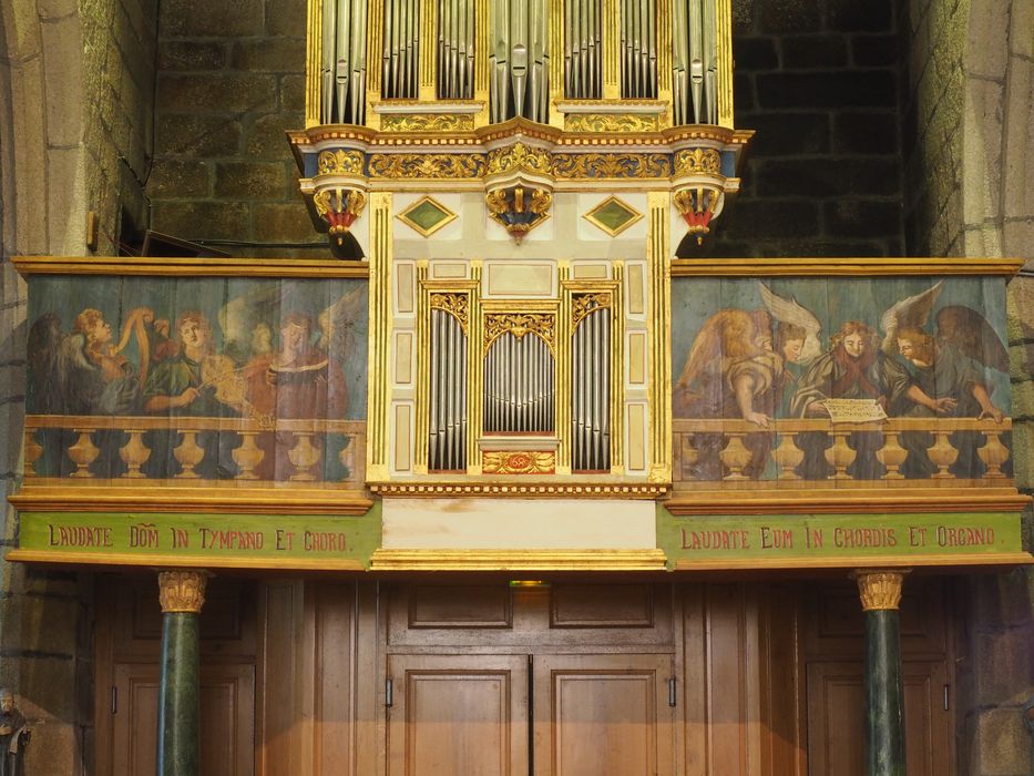 orgue de tribune, vue partielle