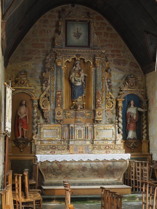 autel ; retable ; statues : Vierge à l'Enfant, Sainte Apolline, Christ attendant le supplice