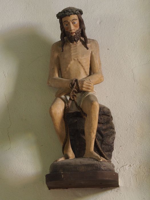 statue : Christ aux outrages assis