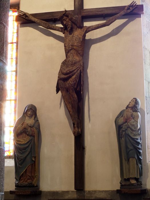 statue (crucifix) : Christ en croix