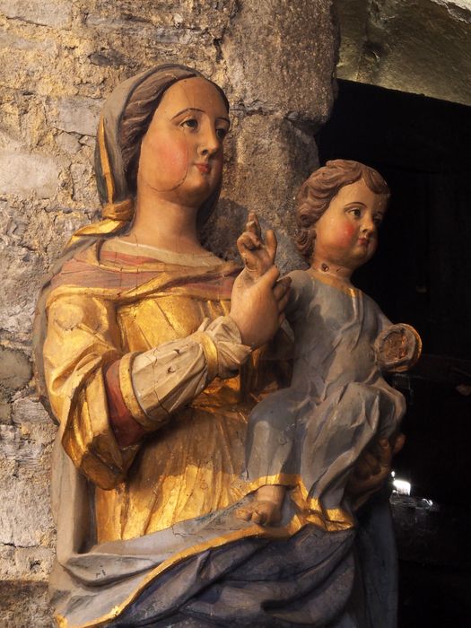 statue : Vierge à l'Enfant, vue partielle